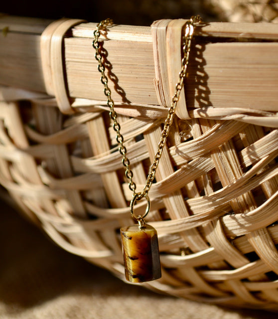 FREYA — Collier pendentif oeil de tigre & plaqué or 18k
