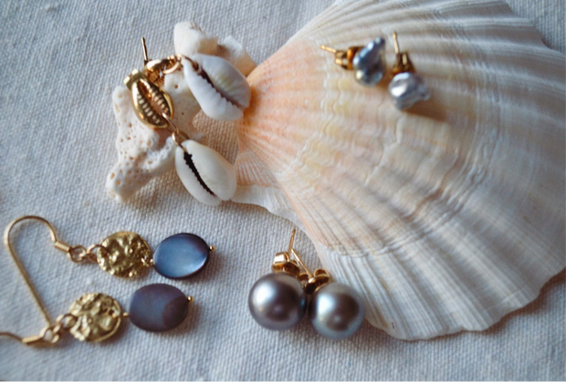LÉDA — Boucles d'oreilles nacre de Tahiti &  plaqué or 18k