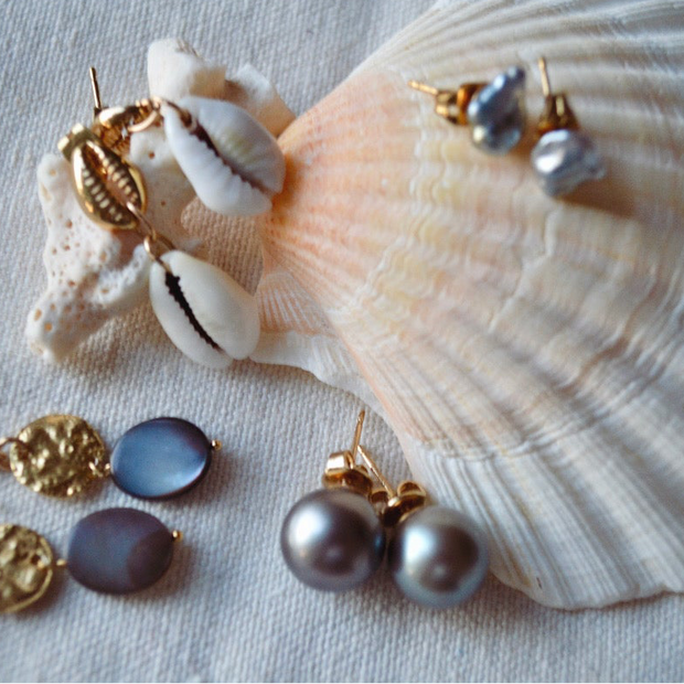 LÉDA — Boucles d'oreilles nacre de Tahiti &  plaqué or 18k