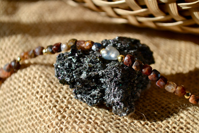 CASSANDRE — Bracelet pietersite &  keshi de Tahiti