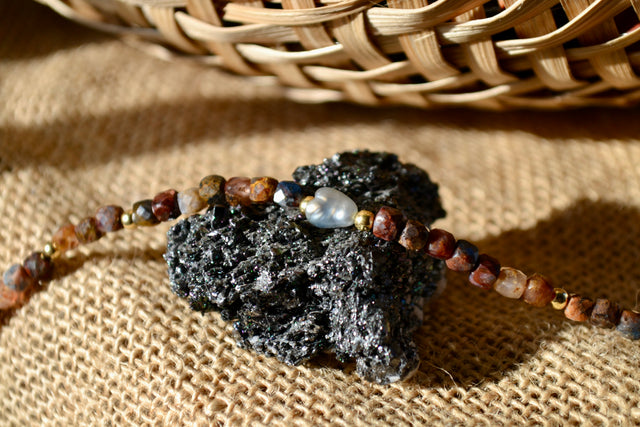 CASSANDRE — Bracelet pietersite &  keshi de Tahiti