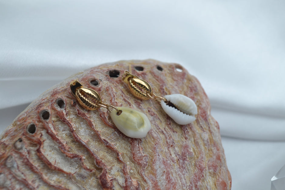 SINA — Boucles d'oreilles cauri & plaqué or 18k (base argent 925)