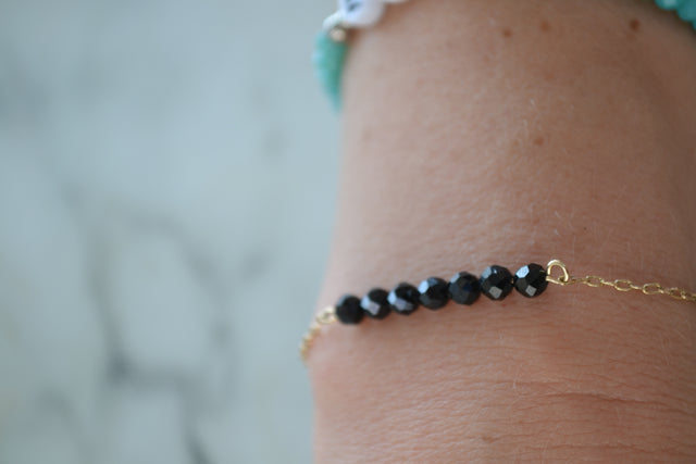 ATHENA — Bracelet en tourmaline noire & plaqué or 18k (base argent 925)