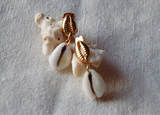 SINA — Boucles d'oreilles cauri & plaqué or 18k (base argent 925)