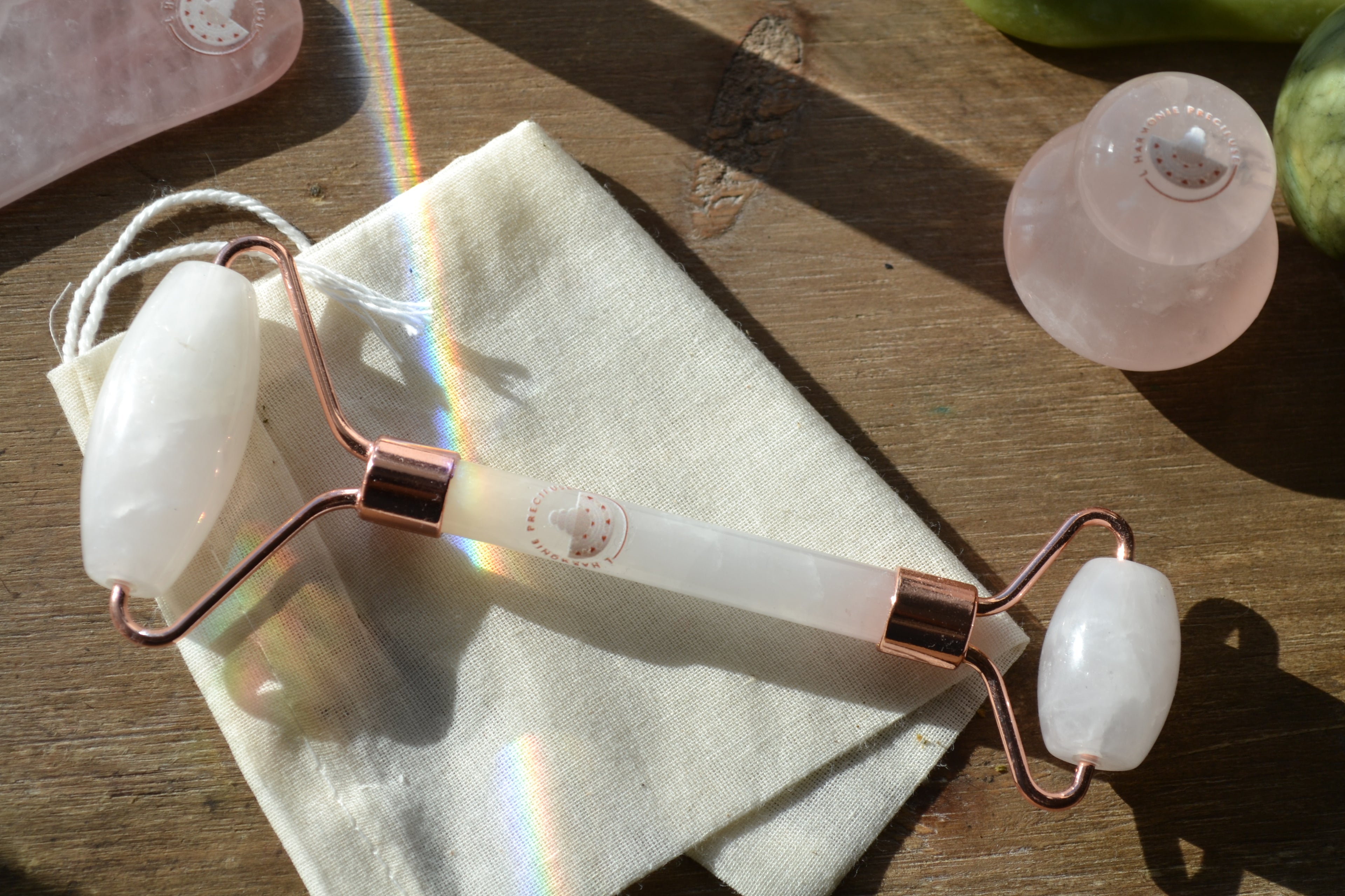 GUA SHA ROULEAU EN QUARTZ ROSE