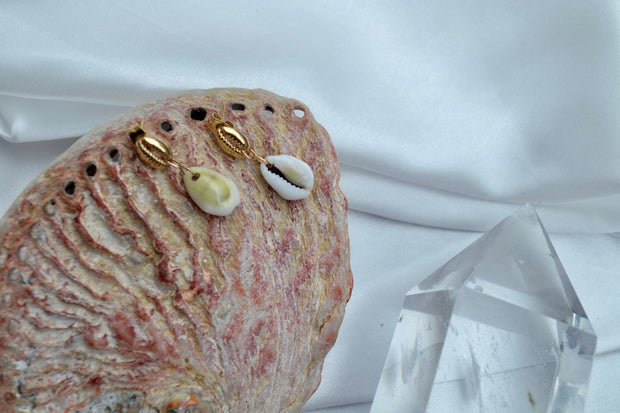 SINA — Boucles d'oreilles cauri & plaqué or 18k (base argent 925)
