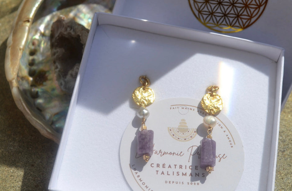 IRIS — Boucles d'oreilles lépidolite & keshi de Tahiti, plaqué or 18k