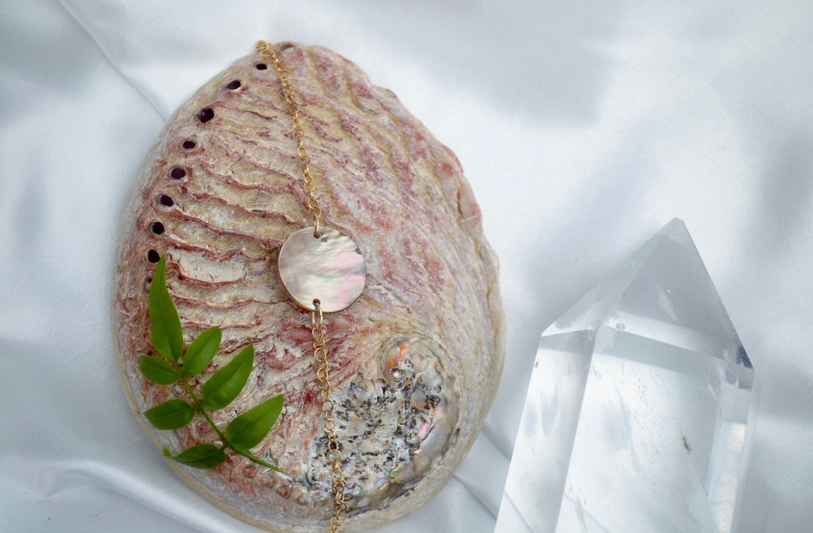 MĀRAMA — Bracelet nacre de Tahiti &  plaqué or 18k (base argent 925)
