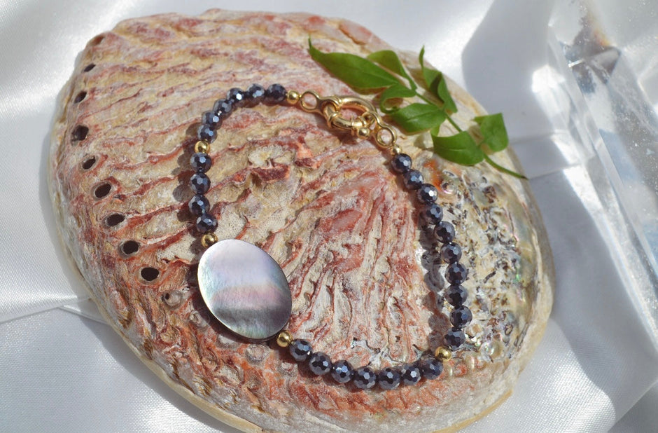 SÉLÉNÉ — Bracelet nacre de Tahiti & terahertz