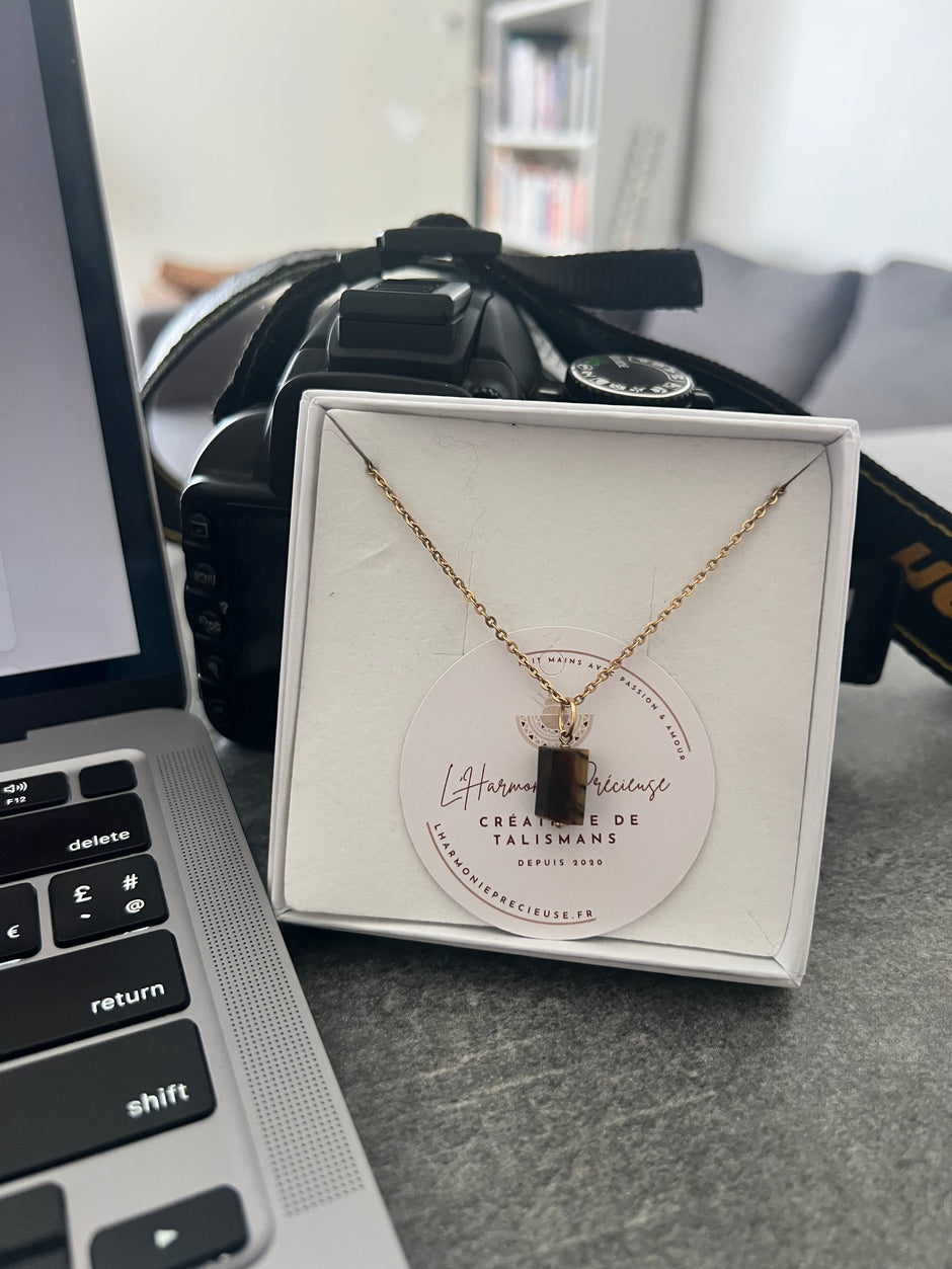 FREYA — Collier pendentif oeil de tigre & plaqué or 18k