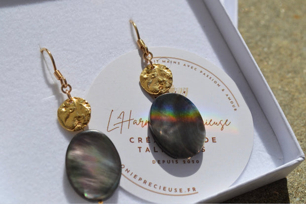 NÉMÉSIS — Boucles d'oreilles nacre de Tahiti & plaqué or 18k