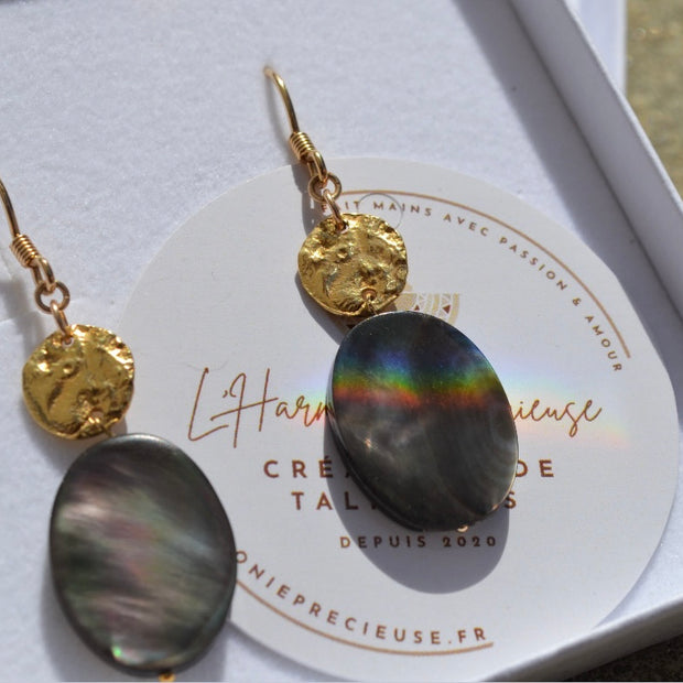 NÉMÉSIS — Boucles d'oreilles nacre de Tahiti & plaqué or 18k
