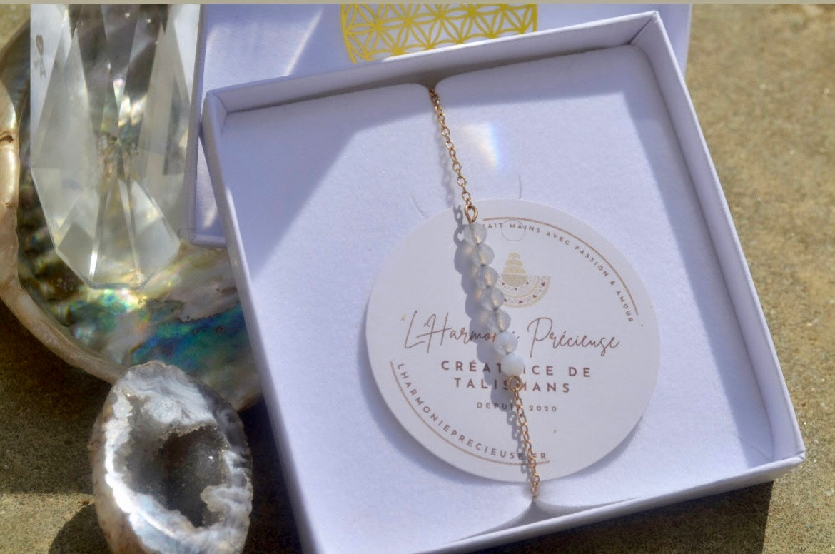 LUNA — Bracelet en calcédoine bleue & plaqué or 18k (base argent 925)